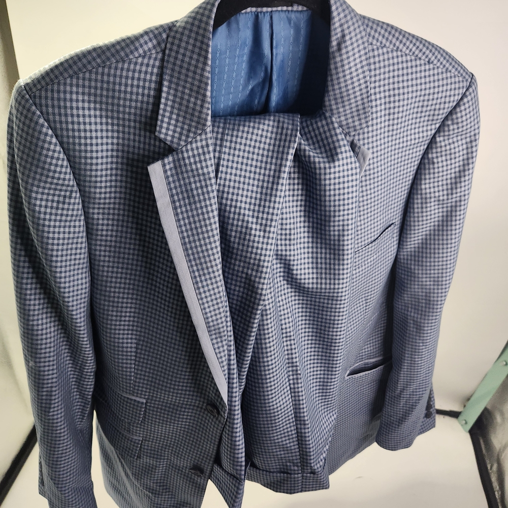 Men's  Stacy Adams Blue Checkered Suit Size 40R/33R‎